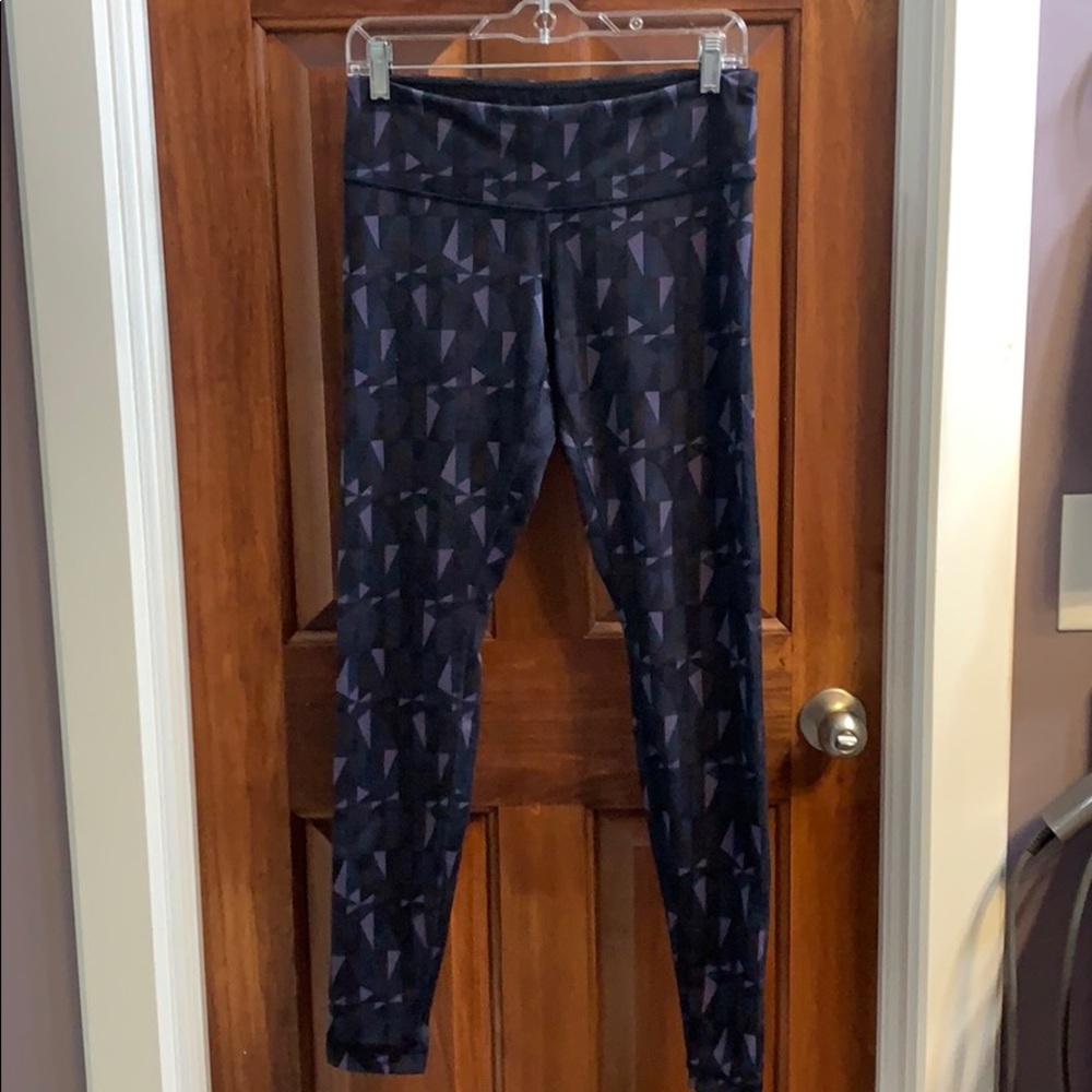 RARE Lululemon Wunder Under Size 8